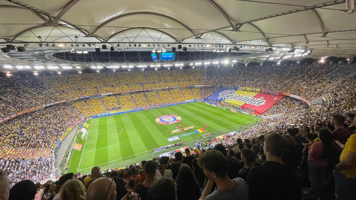 Scenografie eminesciană pe Arena Națională » Ce au afișat suporterii înaintea meciului România - Israel
