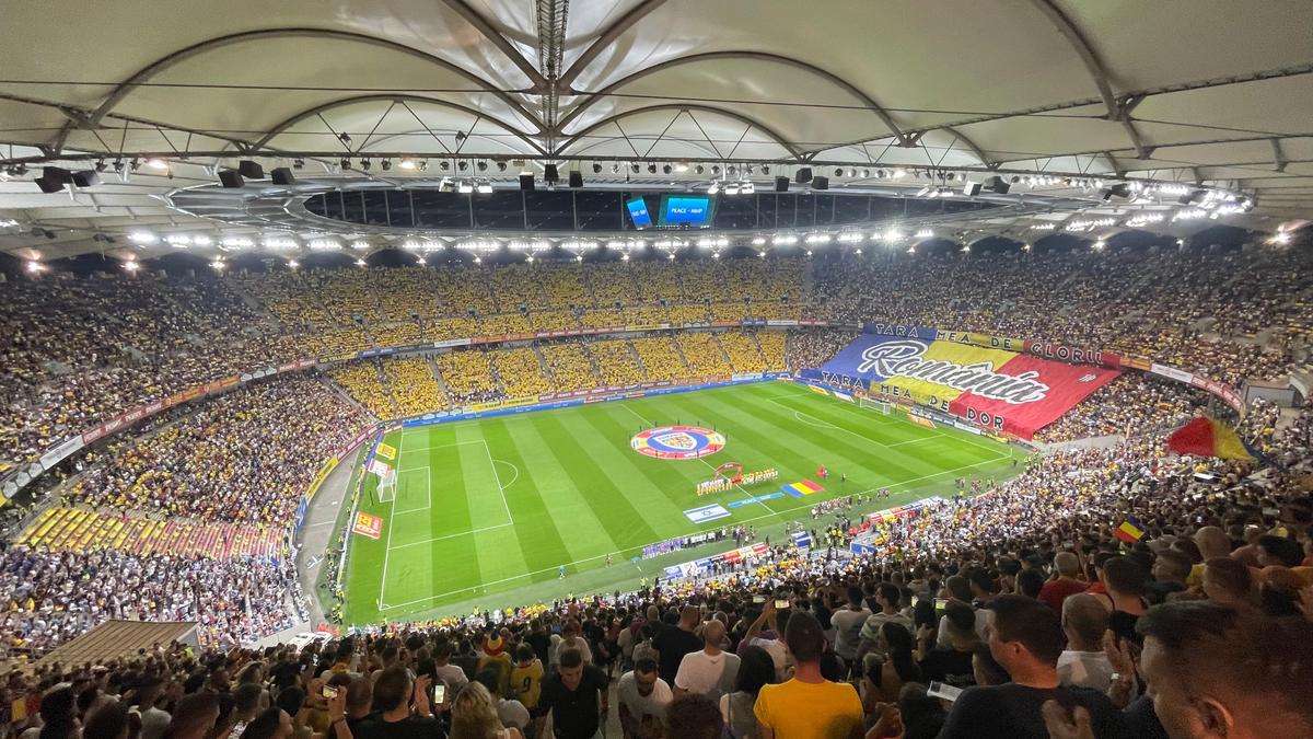 Scenografie eminesciană pe Arena Națională » Ce au afișat suporterii înaintea meciului România - Israel