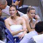 Fotomodelul Karlie Kloss, prezentă la US Open 2023. Foto: Imago Images
