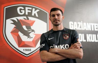 Florin Niță a semnat și a fost prezentat oficial la noua echipă