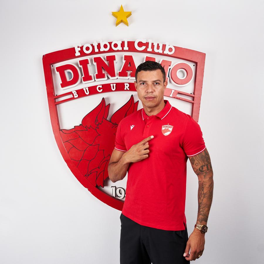 Direct titular și căpitan! Pe cine a trimis Ovidiu Burcă în teren la amicalul Dinamo - Tunari 7-0