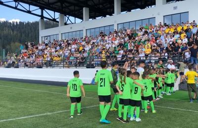 Noul stadion din regiunea Moldovei, inaugurat cu folk și cu nume mari din fotbalul românesc »  Locație pitorească, investiție de 3 milioane de euro