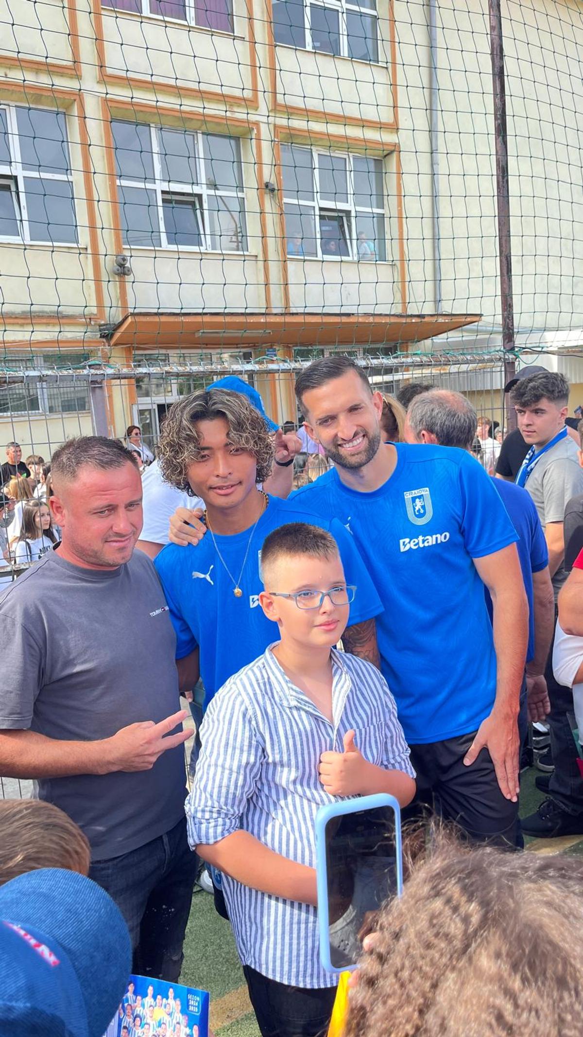 Fotbaliștii de la Universitatea Craiova au fost prezenți la deschiderea noului an școlar