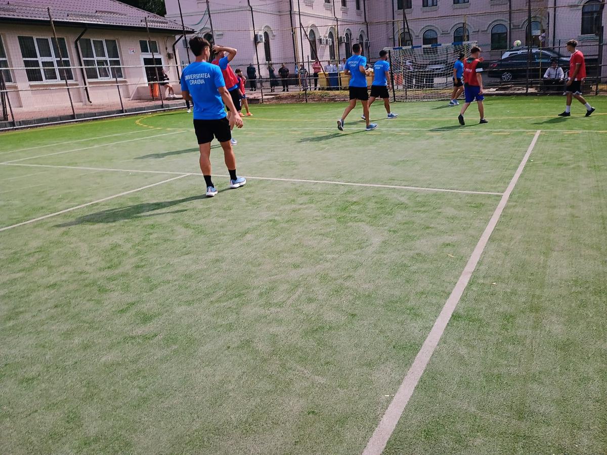 Fotbaliștii de la Universitatea Craiova au fost prezenți la deschiderea noului an școlar