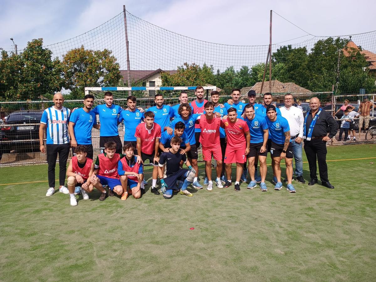 Fotbaliștii de la Universitatea Craiova au fost prezenți la deschiderea noului an școlar