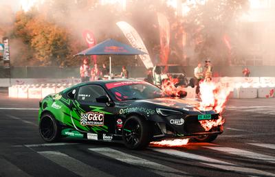 Imagini incendiare de la Campionatul Național de Drift: mașini de 900 de cai, camioane de 6 tone și puștiul-minune de 9 ani!