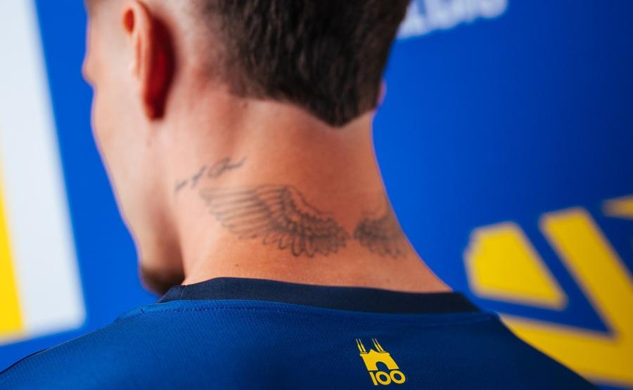 Detaliul tricoului gialloblu rezervat de Parma pentru meciul din etapa a 4-a a Seriei A, de pe teren propriu cu Udinese / Foto: X Parma 1913 98,99, 100... Ce surpriză i-au pregătit italienii lui Dennis Man, ales cel mai bun fotbalist din luna august în Serie A