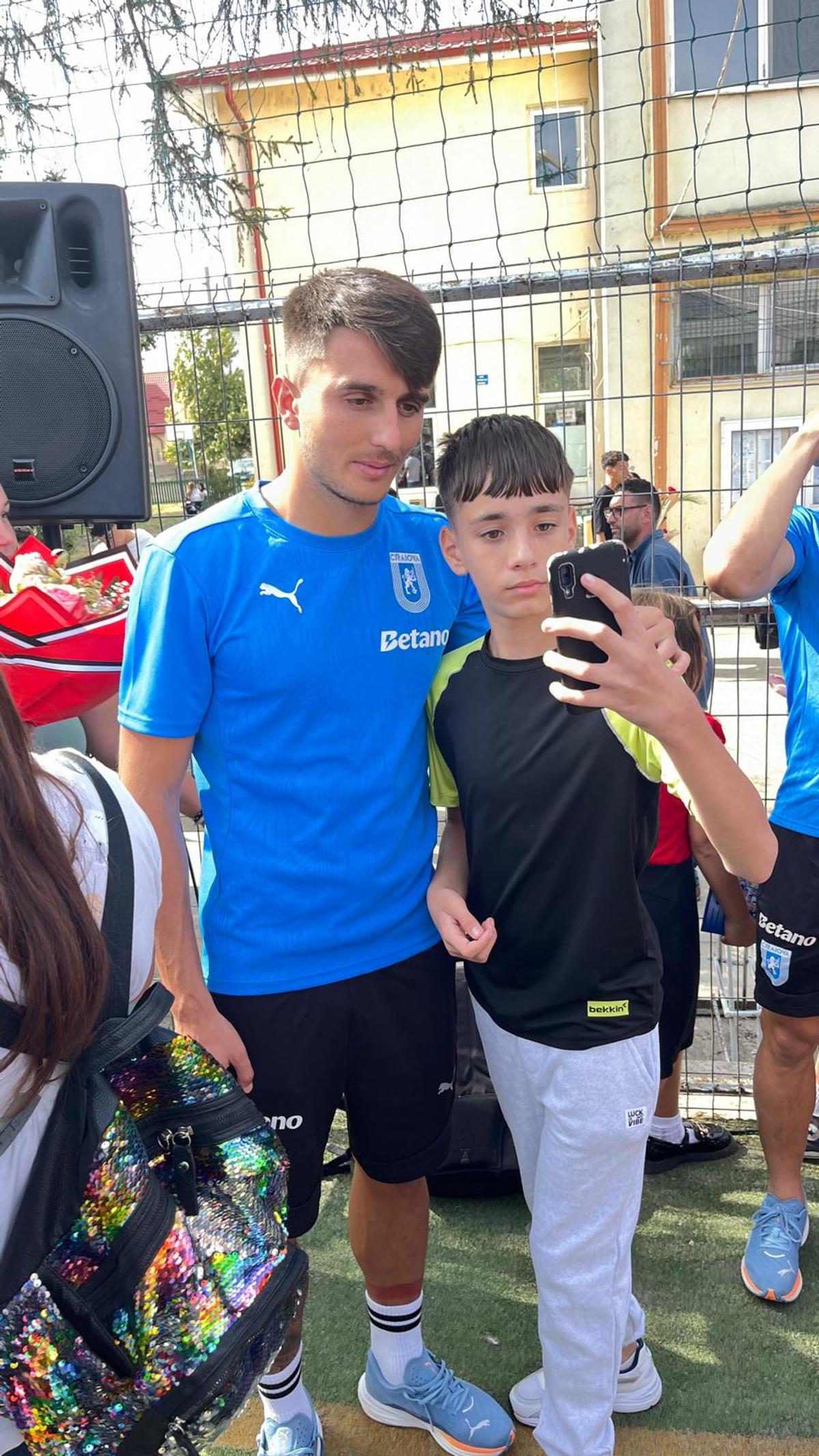 Fotbaliștii de la Universitatea Craiova au fost prezenți la deschiderea noului an școlar