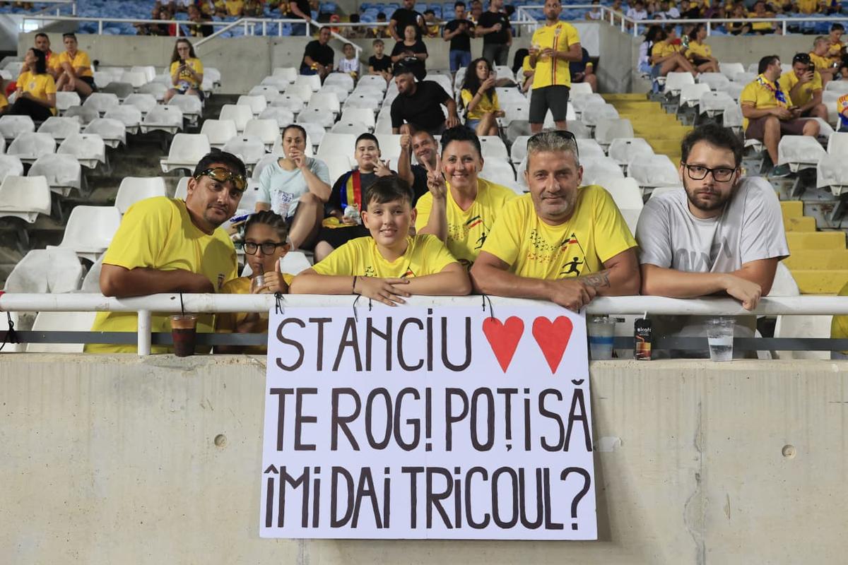Ioan Niculae și alte cadre înainte de Cipru - România