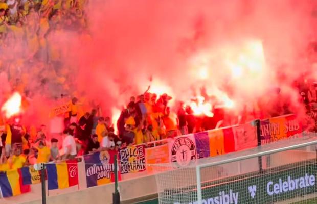 Ultrașii României au aprins din nou torțe pe stadion. Ce urmează