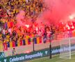 Ultrașii României au aprins din nou torțe pe stadion. Ce urmează