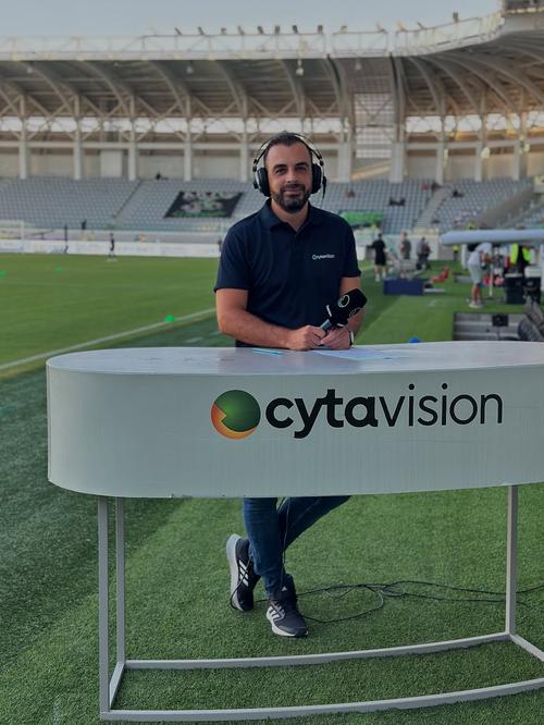 Andreas Odysseos lucrează pentru cea mai importantă televiziune din Cipru. Foto: instagram.com/aodysseos