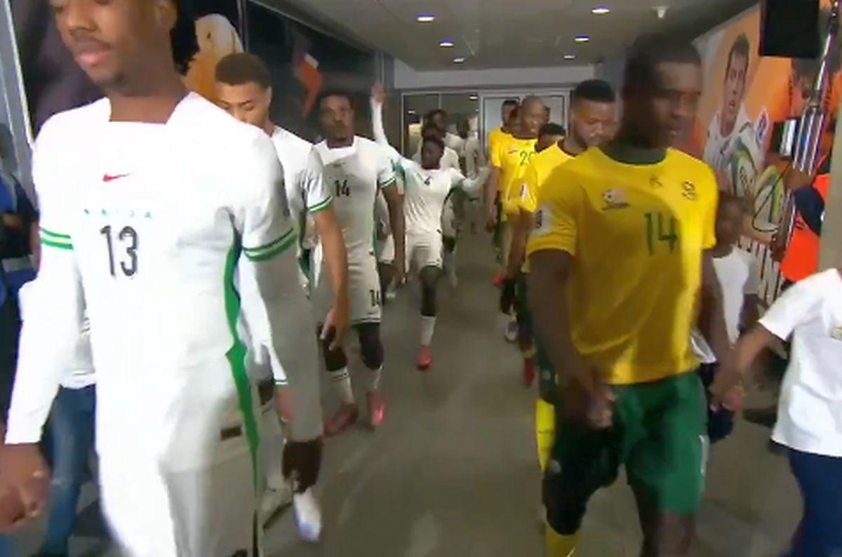 Moment comic sub ochii lui Siyabonga Ngezana: ce au pățit celebrii adversari » Africa de Sud, aproape de Mondial