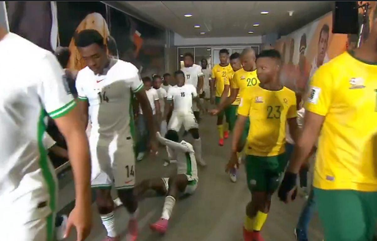 Moment comic sub ochii lui Siyabonga Ngezana: ce au pățit celebrii adversari » Africa de Sud, aproape de Mondial