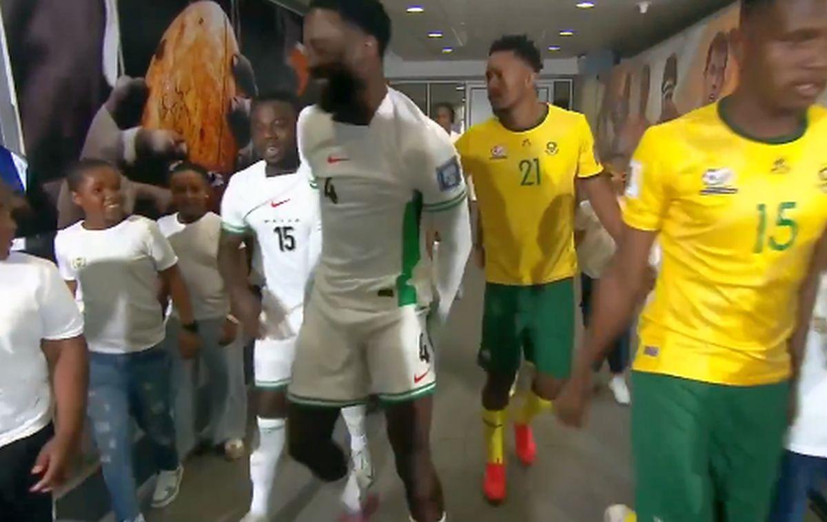 Moment comic sub ochii lui Siyabonga Ngezana: ce au pățit celebrii adversari » Africa de Sud, aproape de Mondial