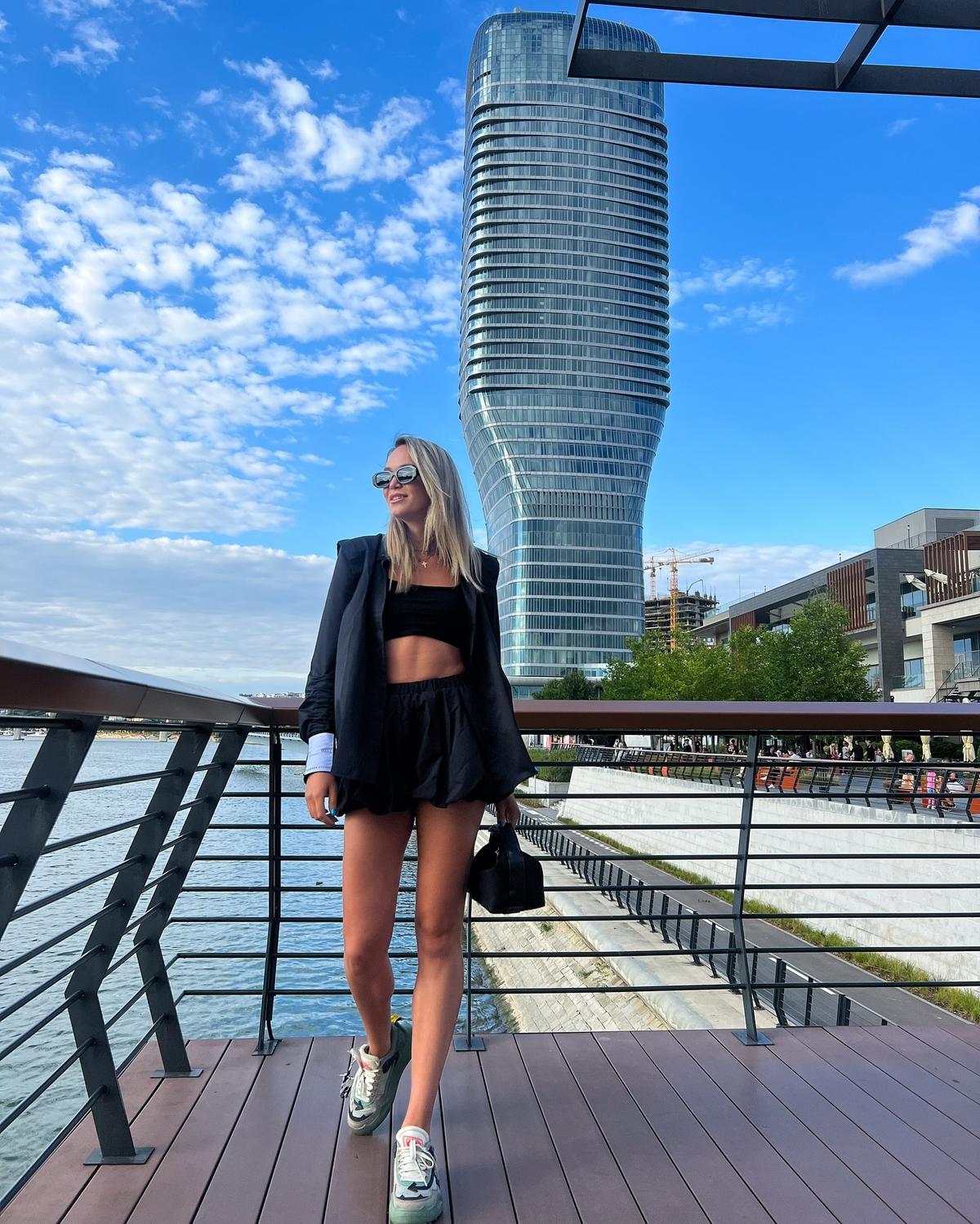 Larisa Vasilică, voleibalistă la Rapid, dezvăluiri sincere din vestiar: „Mergem la piscină, facem grătare și după ne certăm... Eu de ce nu joc, ea de ce joacă?”