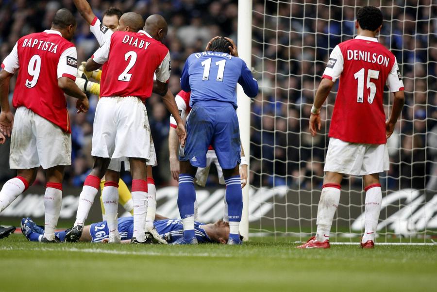 Jucătorii sunt șocați de impactul dintre Diaby și Terry Greu de „ucis” » Cea mai teribilă accidentare a lui John Terry, dintre cele peste 50 suferite în cariera lui: „Am crezut că l-am omorât!”