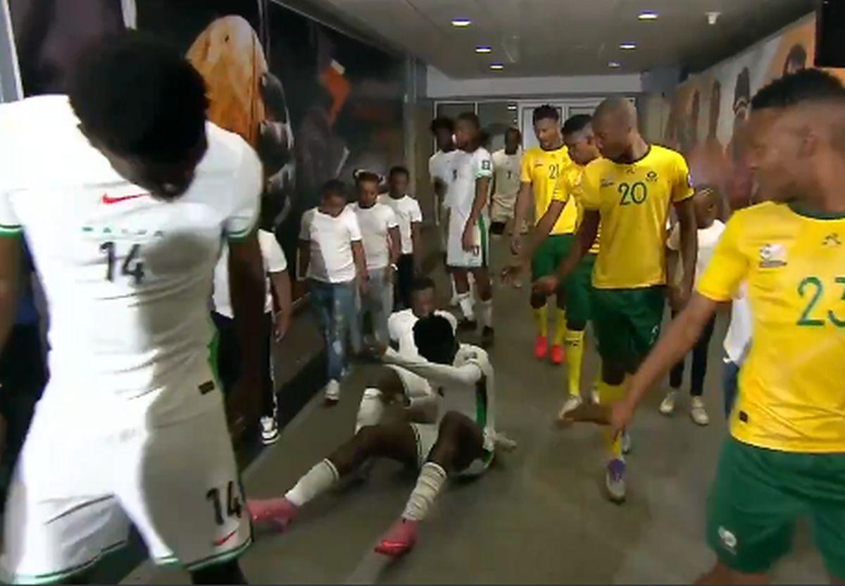 Moment comic sub ochii lui Siyabonga Ngezana: ce au pățit celebrii adversari » Africa de Sud, aproape de Mondial