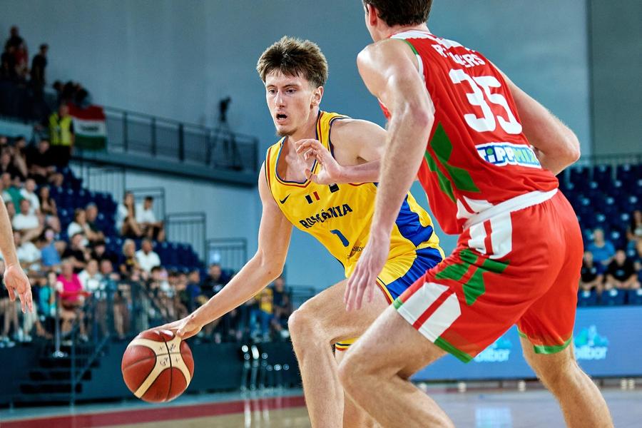 Christian Nițu, în maioul naționalei de seniori a României/Foto: fiba.basketball Canadianul cu părinți români din naționala de baschet vorbește despre experiența trăită și face o promisiune: „Deja am descărcat Duolingo”