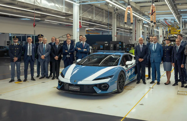 Fabulos! Cum arată modelul de Lamborghini de peste 600.000 de euro, care intră în dotarea Poliției