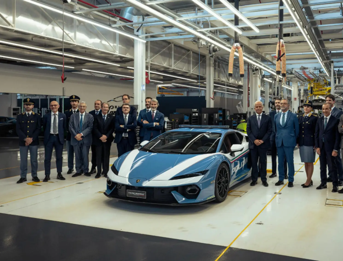 Fabulos! Cum arată modelul de Lamborghini de peste 600.000 de euro, care intră în dotarea Poliției
