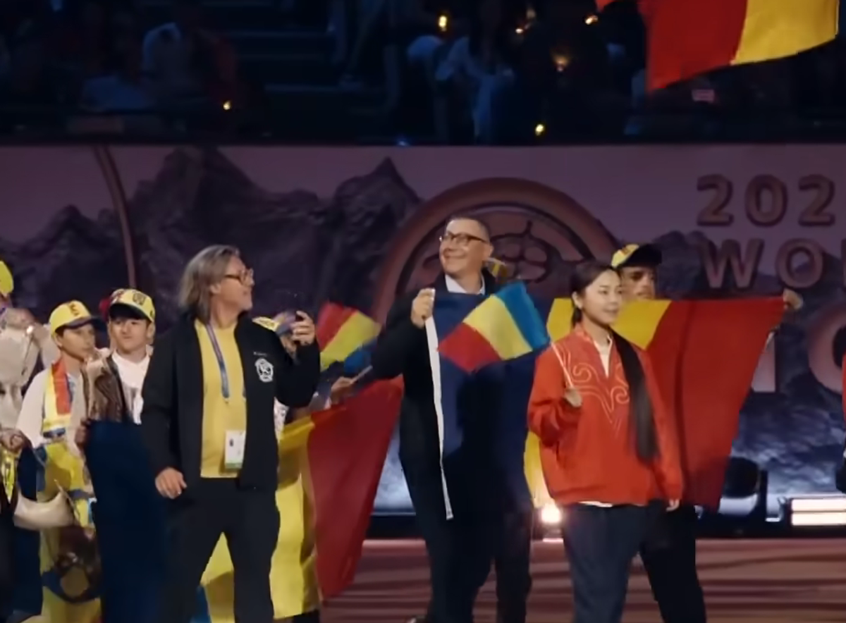 Victor Ponta, cu tricolorul în fața lui Putin, Erdogan și a președintelui Chinei » România a trimis 70 de oameni la competiția misterioasă din Kârgâzstan