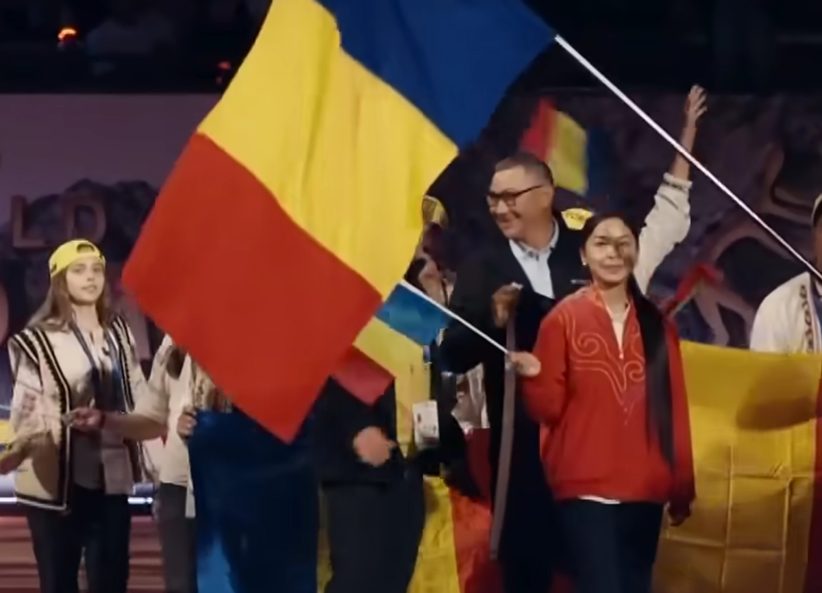 Victor Ponta, cu tricolorul în fața lui Putin, Erdogan și a președintelui Chinei » România a trimis 70 de oameni la competiția misterioasă din Kârgâzstan