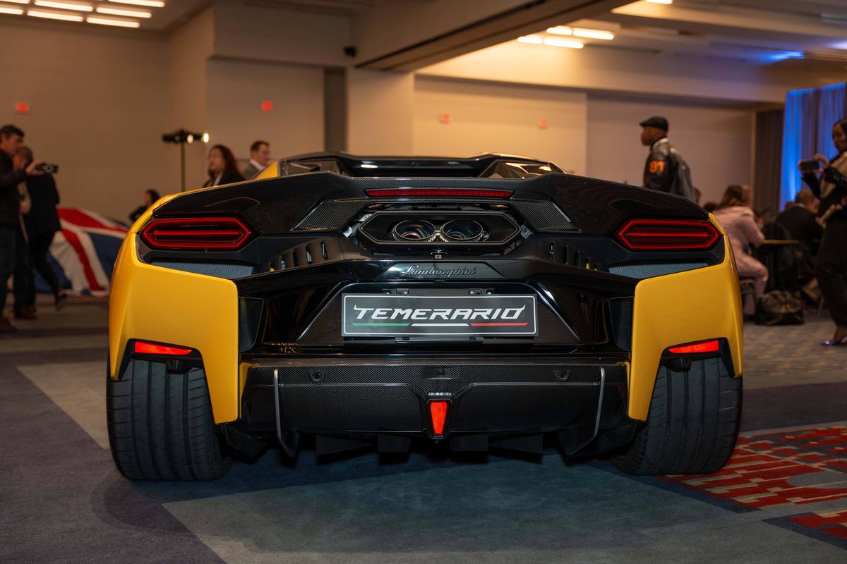 Fabulos! Cum arată modelul de Lamborghini de peste 600.000 de euro, care intră în dotarea Poliției