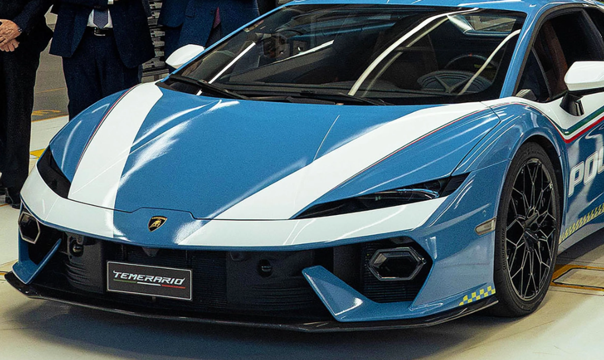 Fabulos! Cum arată modelul de Lamborghini de peste 600.000 de euro, care intră în dotarea Poliției