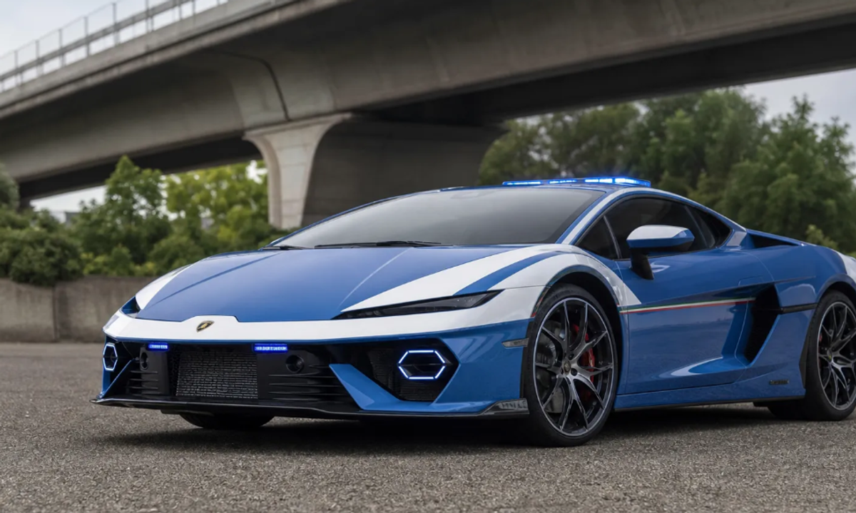 Fabulos! Cum arată modelul de Lamborghini de peste 600.000 de euro, care intră în dotarea Poliției