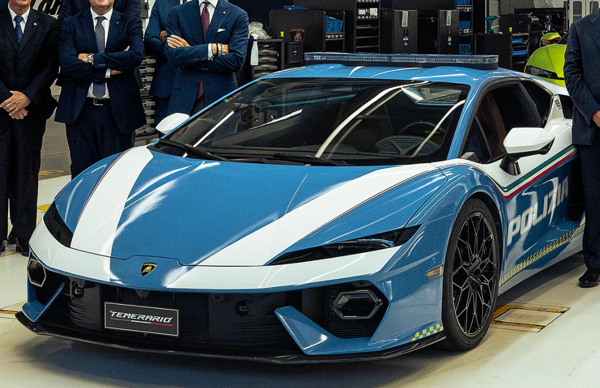 Fabulos! Cum arată modelul de Lamborghini de peste 600.000 de euro, care intră în dotarea Poliției