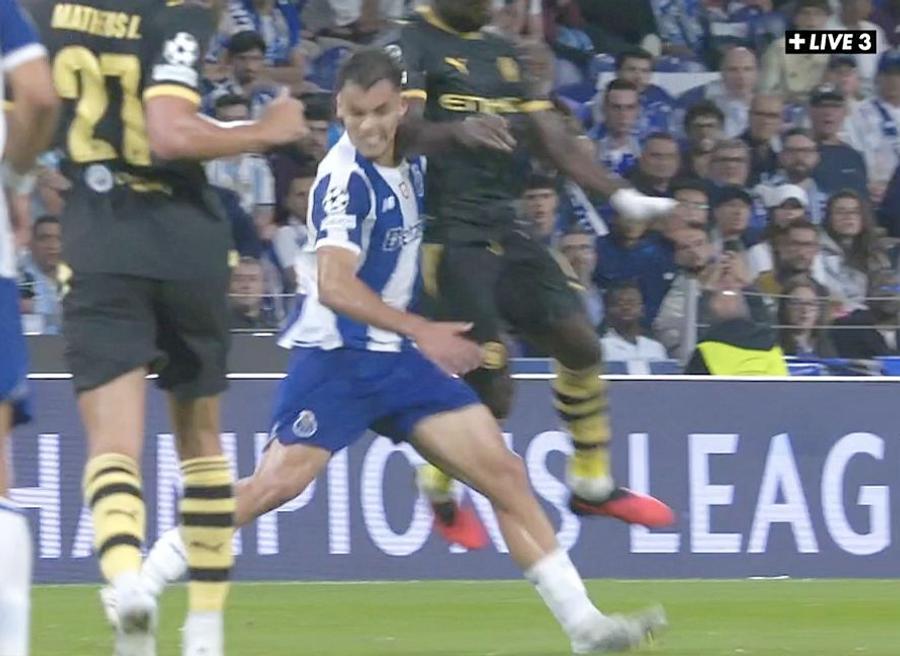 Lovitura încasată de Veiga din partea lui Guehi Scandal în Porto - Manchester City: l-a împins pe antrenor! » Lusitanii reclamă arbitrajul