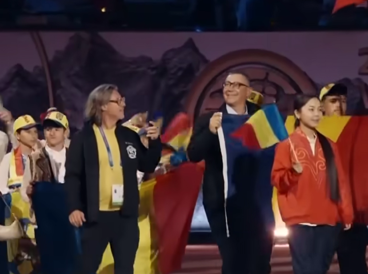 Victor Ponta, cu tricolorul în fața lui Putin, Erdogan și a președintelui Chinei » România a trimis 70 de oameni la competiția misterioasă din Kârgâzstan