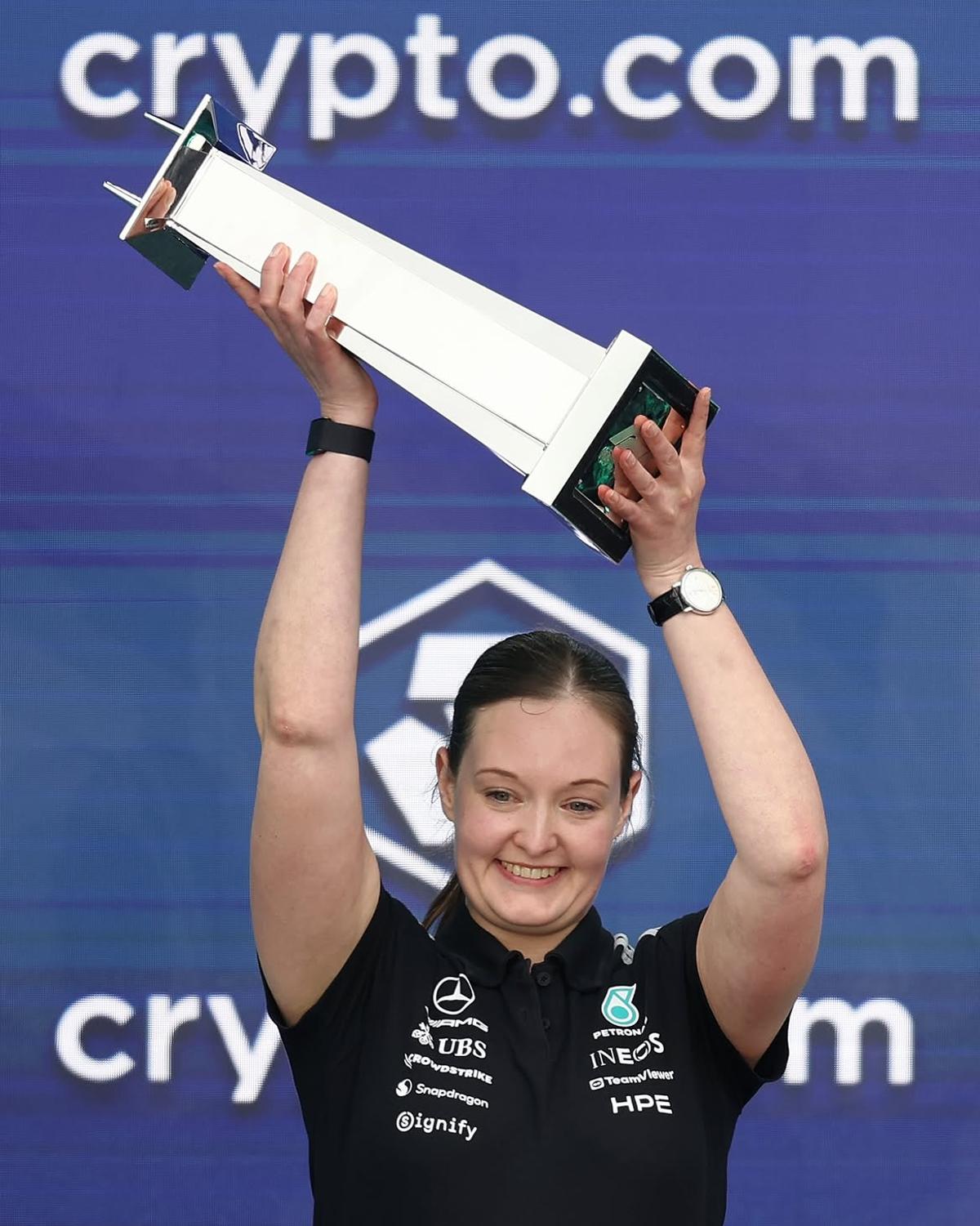 Amy Walker și Rosie Wait, din echipa Mercedes