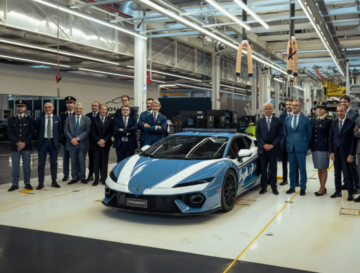 Fabulos! Cum arată modelul de Lamborghini de peste 600.000 de euro, care intră în dotarea Poliției