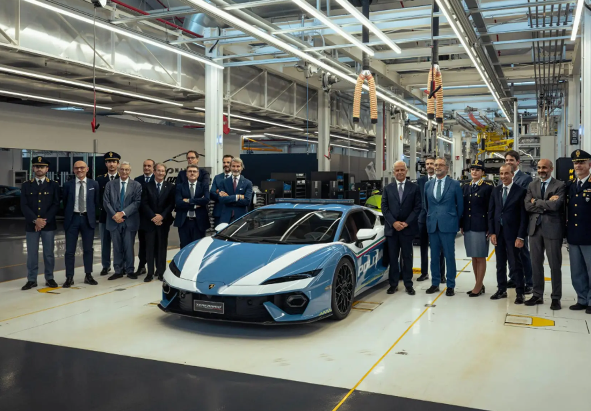 Fabulos! Cum arată modelul de Lamborghini de peste 600.000 de euro, care intră în dotarea Poliției