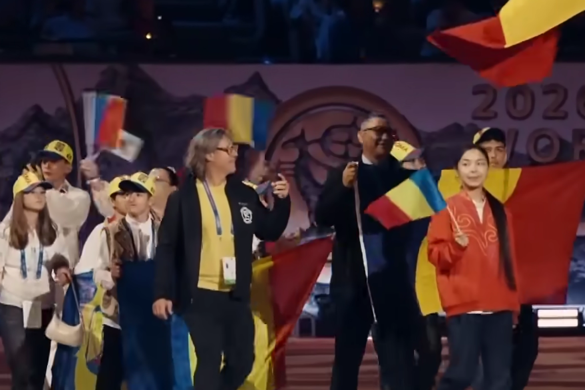 Victor Ponta, cu tricolorul în fața lui Putin, Erdogan și a președintelui Chinei » România a trimis 70 de oameni la competiția misterioasă din Kârgâzstan