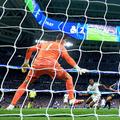 Doar Carlos Augusto, cu o finalizare din apropiere, a putut să-l bată pe Thibaut Courtois / foto: Guliver/gettyimages