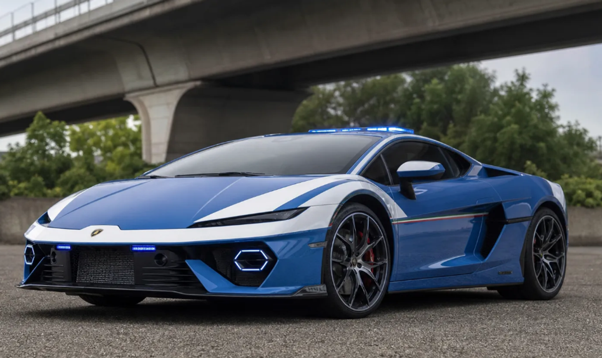 Fabulos! Cum arată modelul de Lamborghini de peste 600.000 de euro, care intră în dotarea Poliției