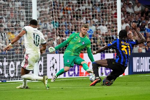 Kylian Mbappe nu a iertat-o pe Inter și l-a învins pe Josep Martinez, după ce Yann Bisseck a pierdut mingea în treimea lui Inter / Foto: Imago
