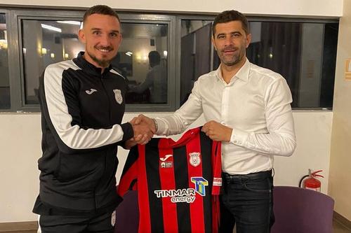 Președintele Dani Coman (dreapta) l-a prezentat pe Sebastien Wuthrich // foto: Facebook @ Astra Giurgiu