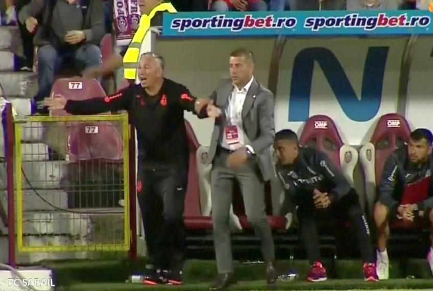 Cristi Panin și Dan Petrescu, într-unul dintre momentele vulcanice ale „Bursucului”