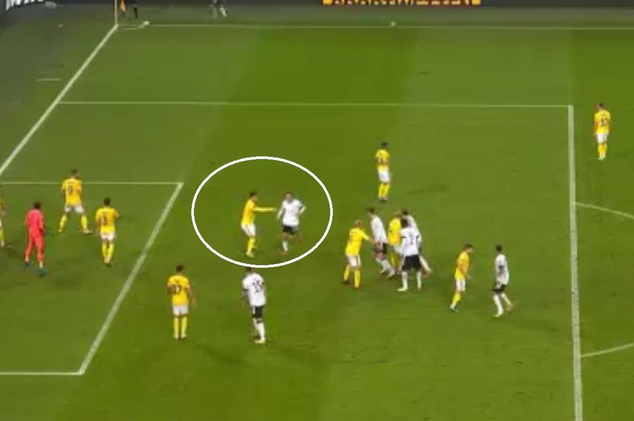 Andrei Ivan, arătând spre Thomas Muller înainte de golul 2 Mirel Rădoi, contre cu Mihai Mironică la conferința de presă: „Dacă știți mai bine decât mine...” / „Vă spun ce am văzut!”