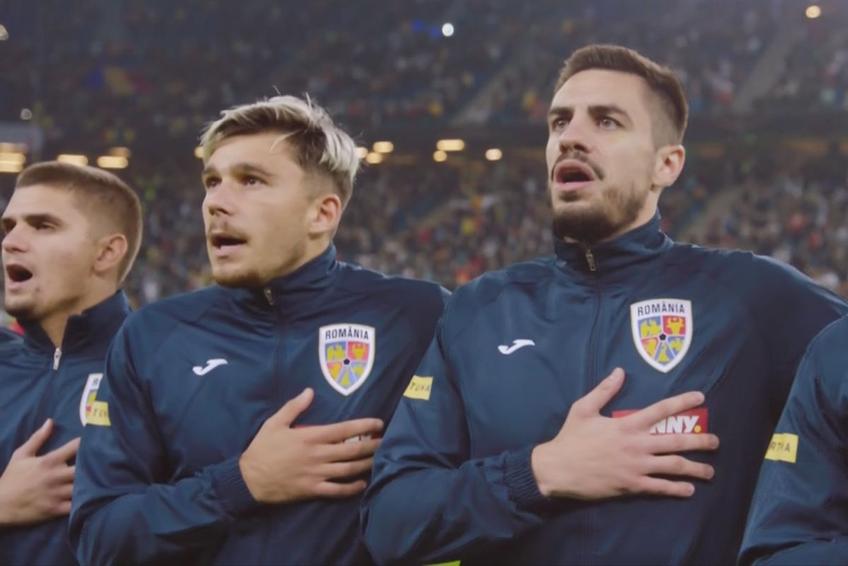 Jucătorii României, cântând imnul // foto: captură Pro TV