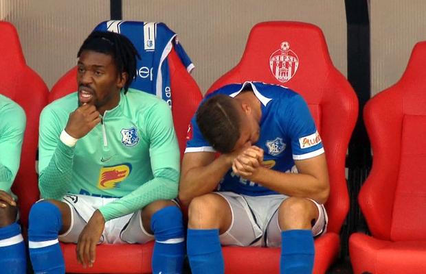 Gică Hagi a izbucnit la adresa propriului staff: „Sunt nervos, e o greșeală foarte mare! Să mi se spună că poate juca și apoi să văd asta?!”