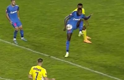 Henț evident, în careu, la Dawa, în Petrolul - FCSB » De ce nu a dictat penalty Horațiu Feșnic