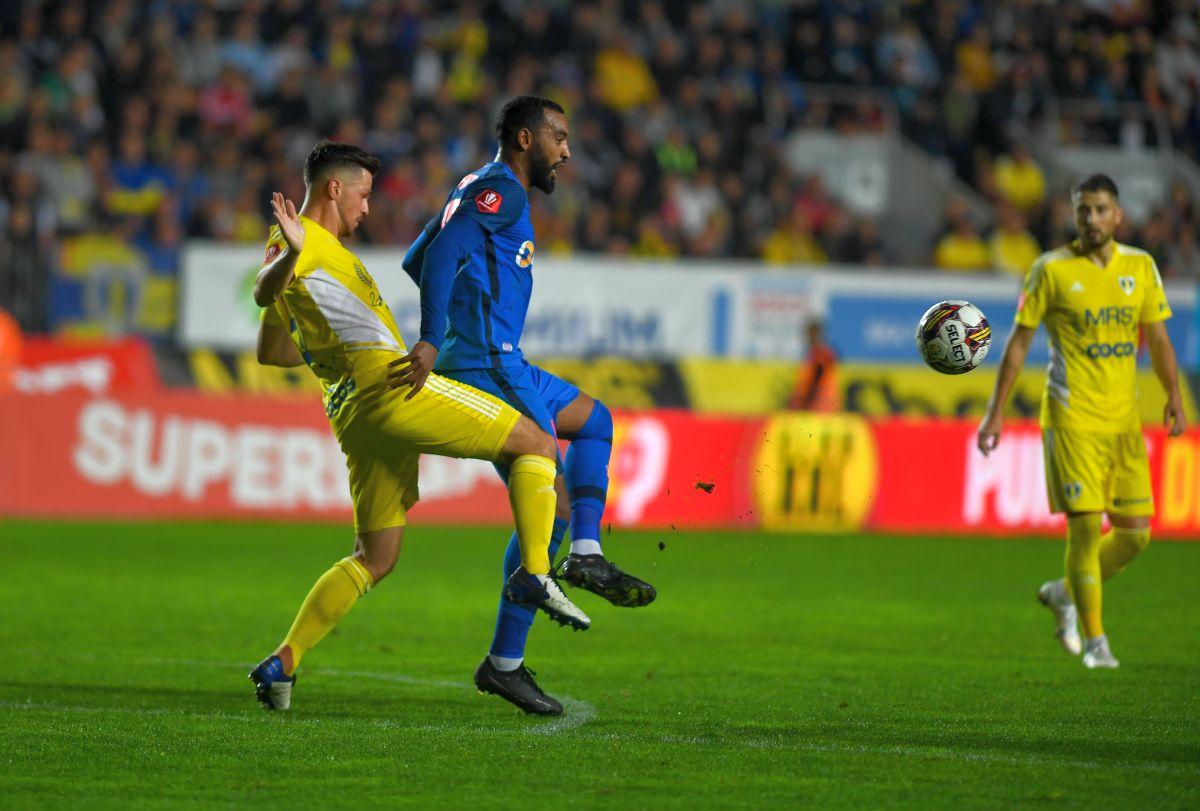 Henț evident, în careu, la Dawa, în Petrolul - FCSB » De ce nu a dictat penalty Horațiu Feșnic