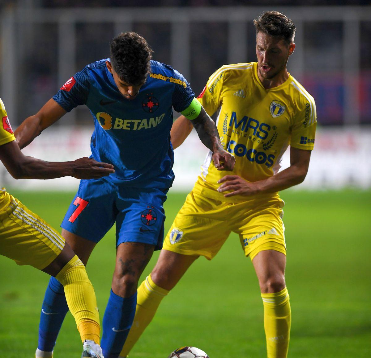 Henț evident, în careu, la Dawa, în Petrolul - FCSB » De ce nu a dictat penalty Horațiu Feșnic