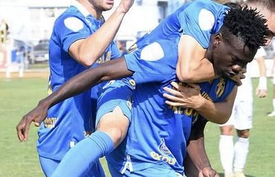 Dramă pentru un jucător » Și-a dus echipa pe primul loc în Liga 2, apoi a plecat la înmormântarea mamei sale