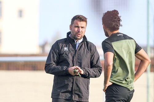Adrian Mutu, criticat din nou în presa din Azerbaidjan. Foto: Instagram
